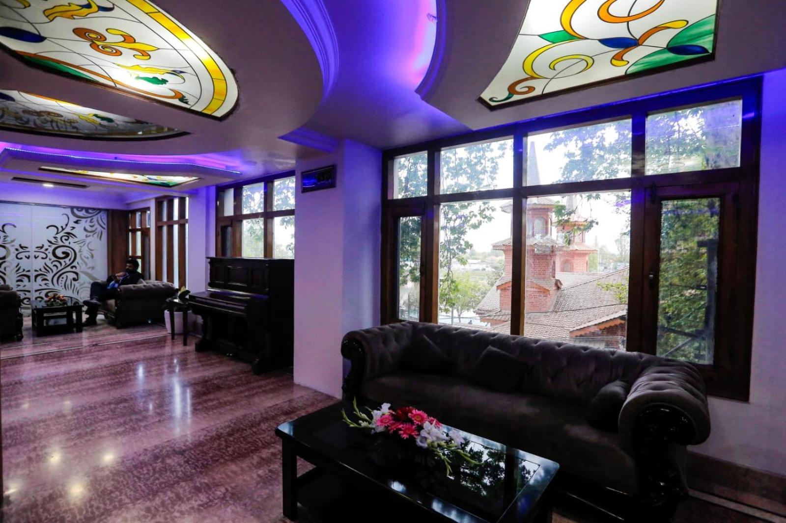 Hotel The Residency Srinagar Zewnętrze zdjęcie