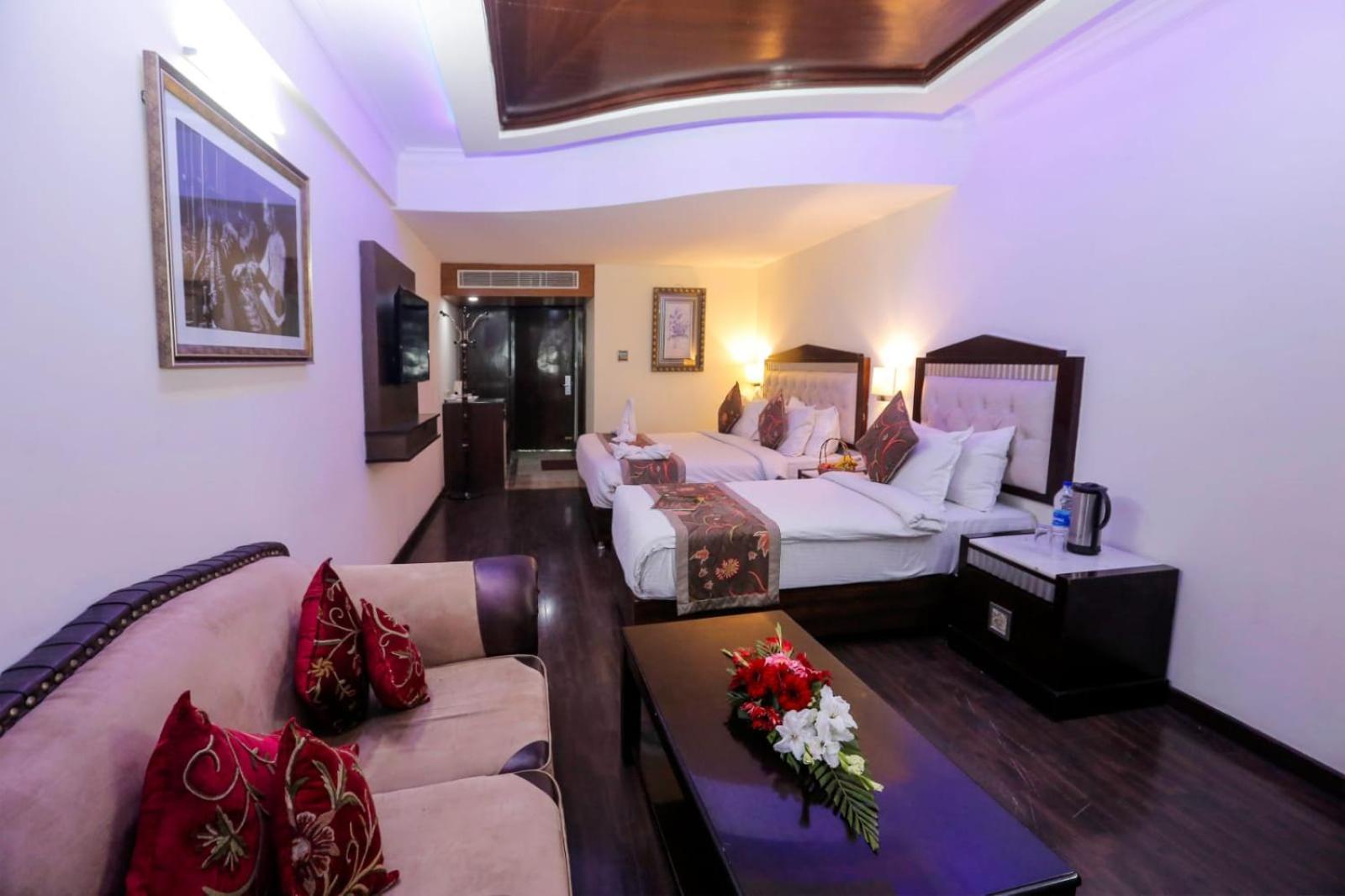 Hotel The Residency Srinagar Zewnętrze zdjęcie