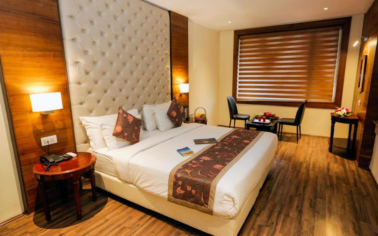 Hotel The Residency Srinagar Zewnętrze zdjęcie