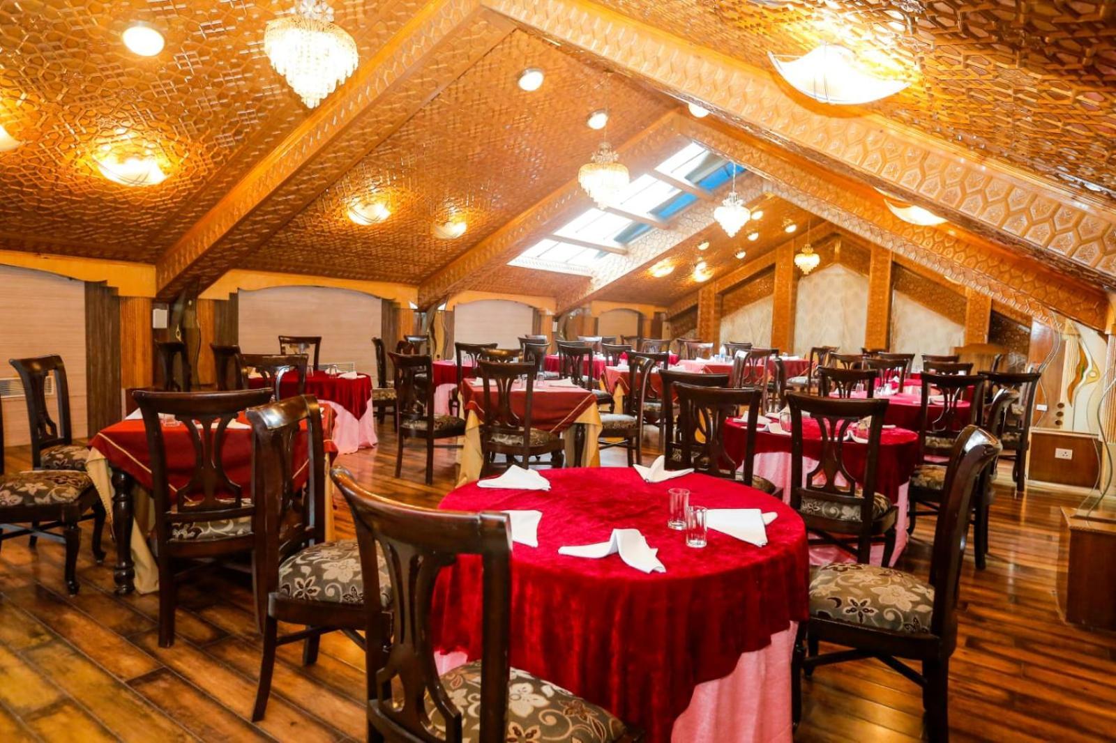Hotel The Residency Srinagar Zewnętrze zdjęcie