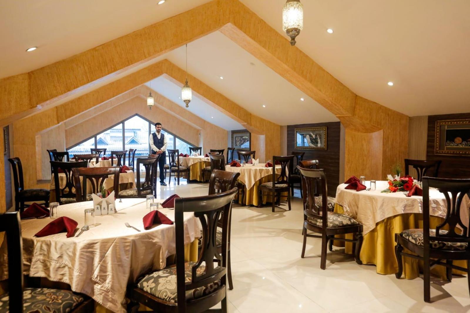 Hotel The Residency Srinagar Zewnętrze zdjęcie