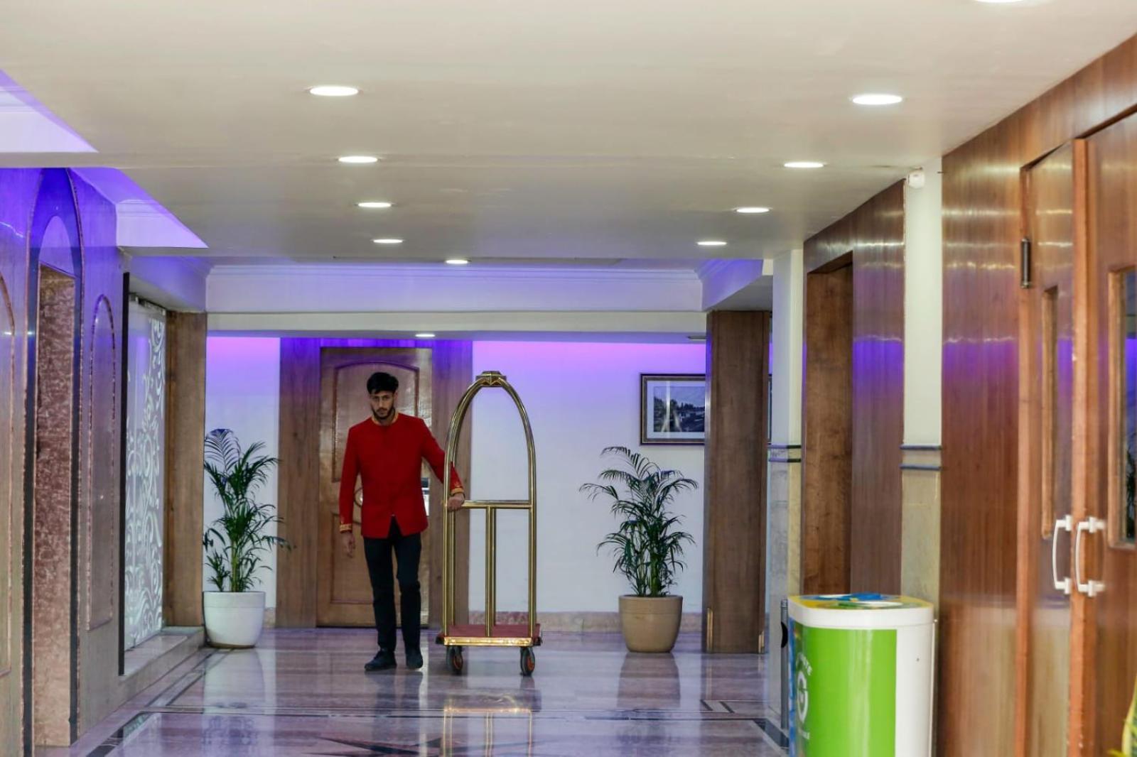 Hotel The Residency Srinagar Zewnętrze zdjęcie