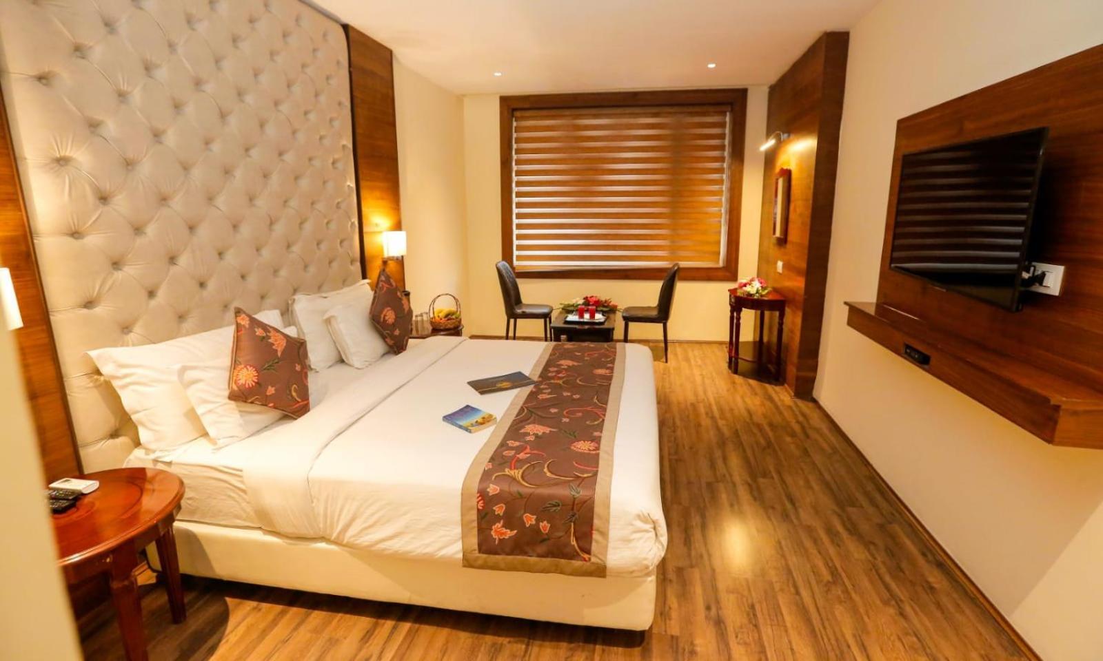 Hotel The Residency Srinagar Zewnętrze zdjęcie