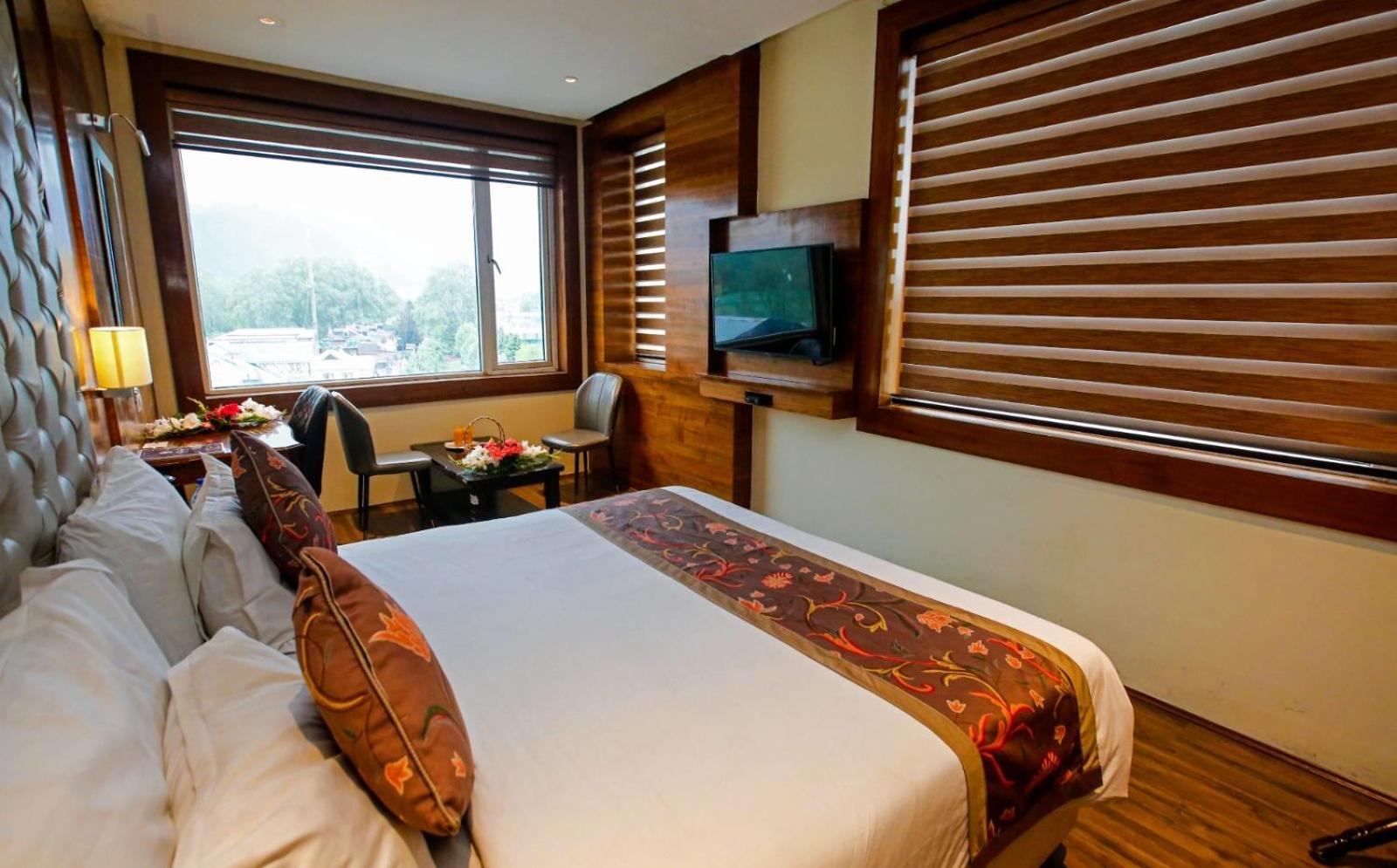 Hotel The Residency Srinagar Zewnętrze zdjęcie