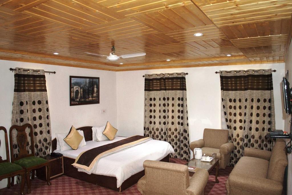 Hotel The Residency Srinagar Zewnętrze zdjęcie