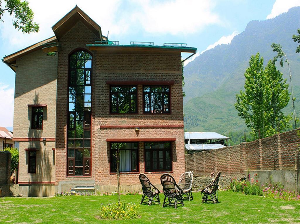 Hotel The Residency Srinagar Zewnętrze zdjęcie