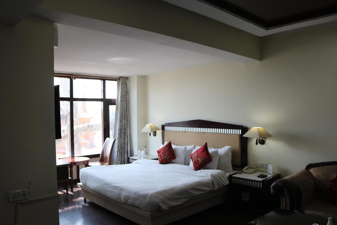Hotel The Residency Srinagar Zewnętrze zdjęcie