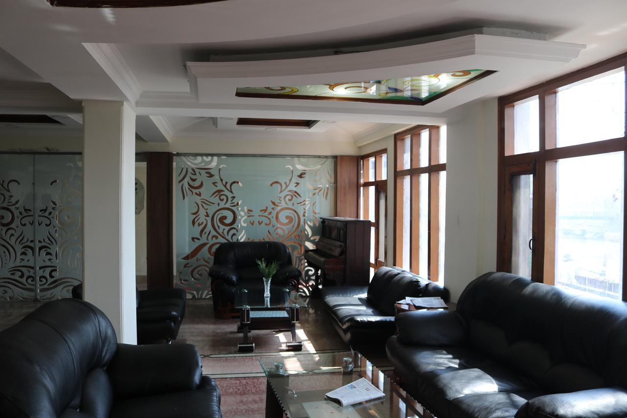 Hotel The Residency Srinagar Zewnętrze zdjęcie