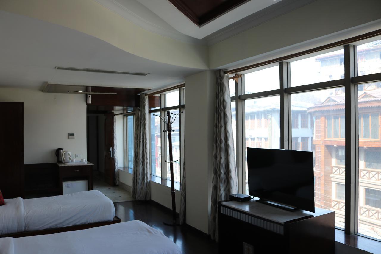 Hotel The Residency Srinagar Zewnętrze zdjęcie