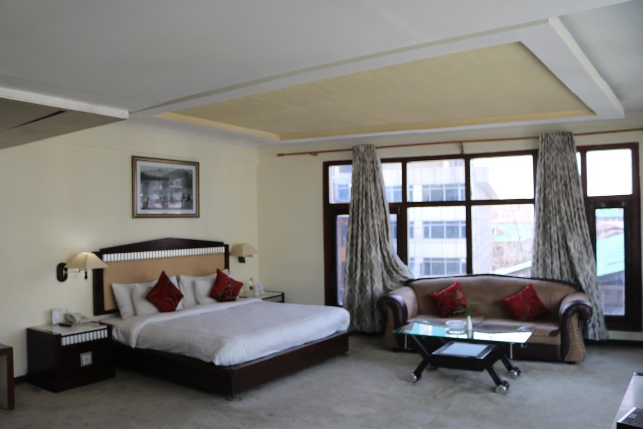 Hotel The Residency Srinagar Zewnętrze zdjęcie