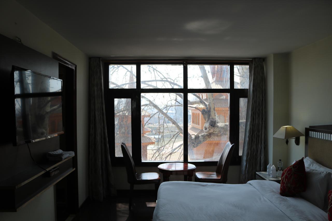 Hotel The Residency Srinagar Zewnętrze zdjęcie