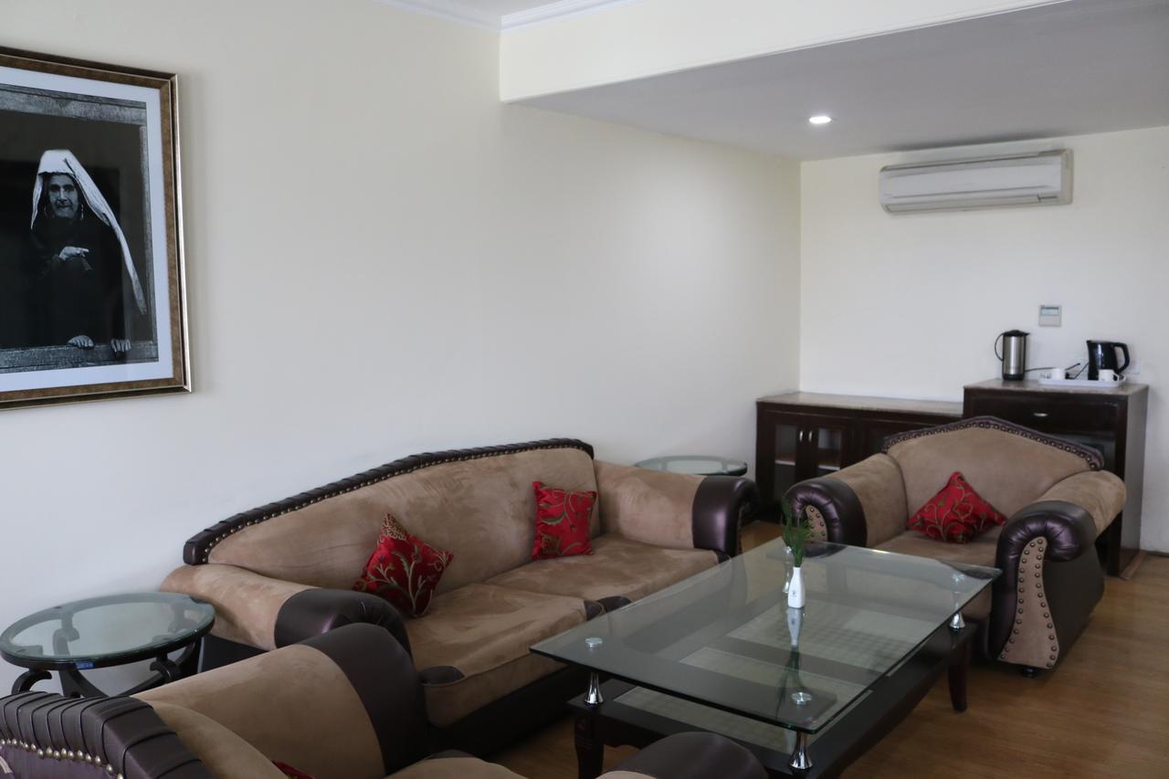 Hotel The Residency Srinagar Zewnętrze zdjęcie