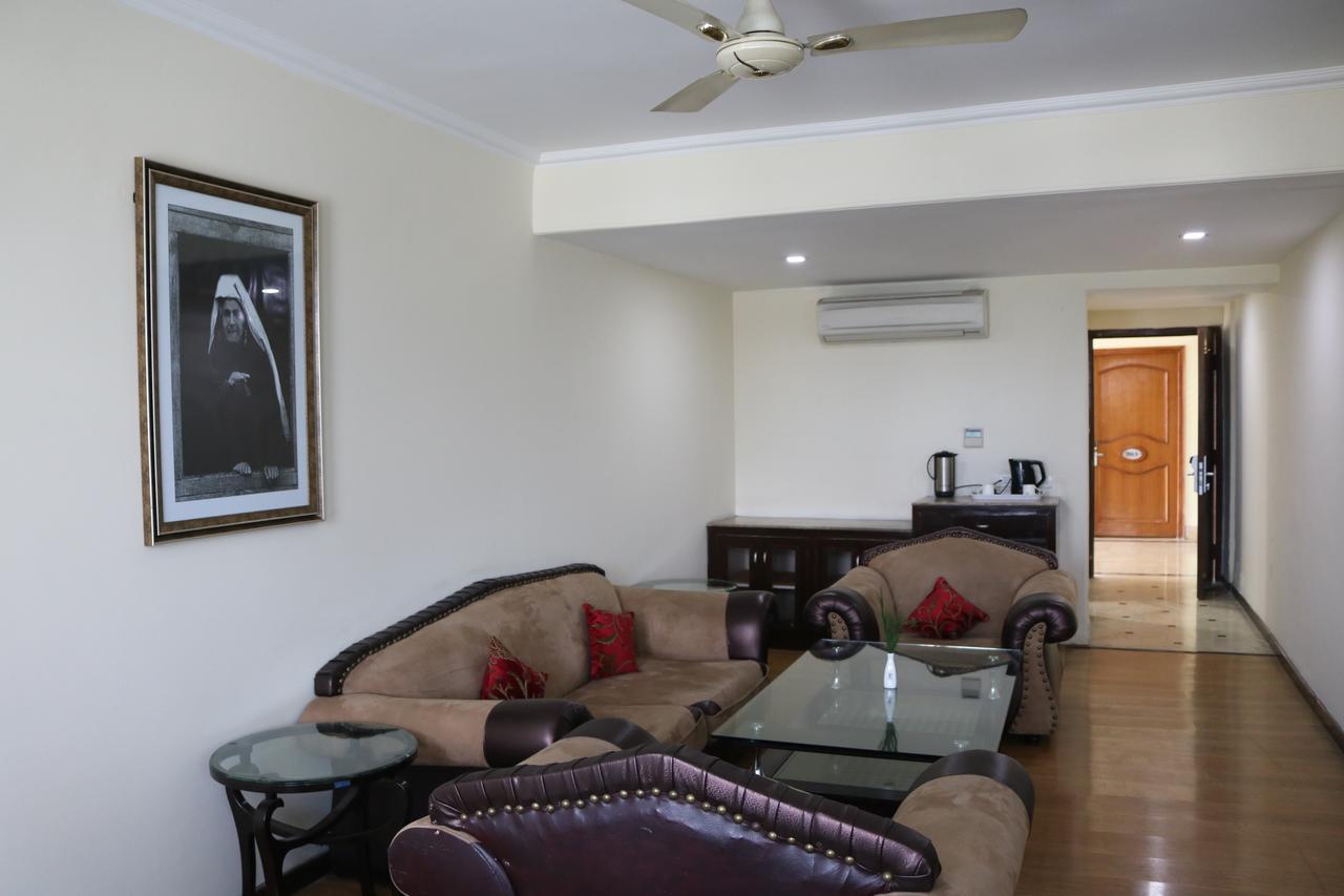 Hotel The Residency Srinagar Zewnętrze zdjęcie