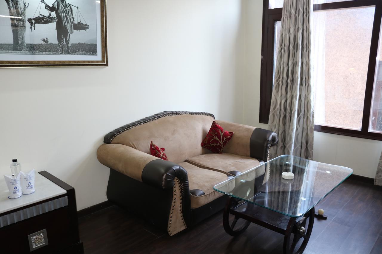 Hotel The Residency Srinagar Zewnętrze zdjęcie